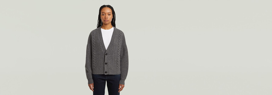 kurze strickjacke mit zopfmuster
