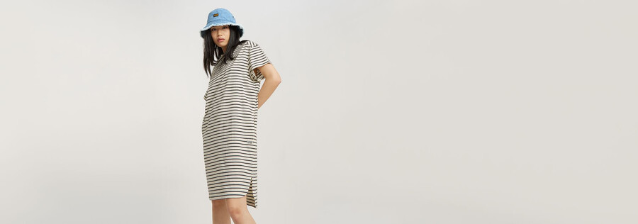 gestreiftes locker sitzendes t-shirt-kleid