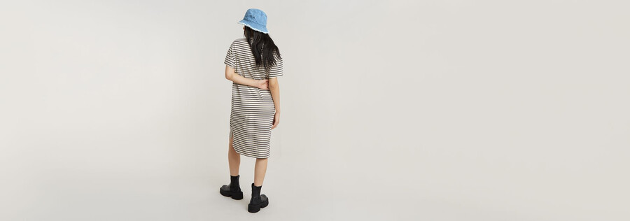 gestreiftes locker sitzendes t-shirt-kleid