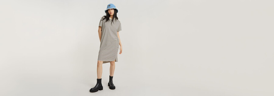 gestreiftes locker sitzendes t-shirt-kleid