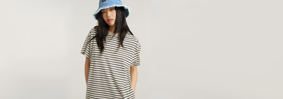 gestreiftes locker sitzendes t-shirt-kleid