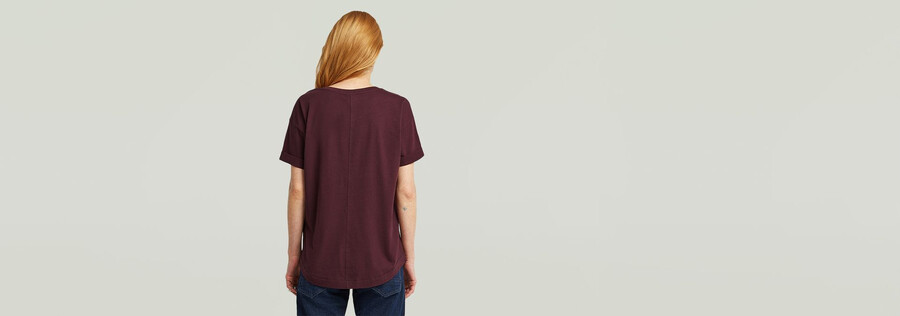 zusammengerolltes freund-t-shirt