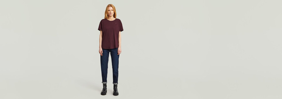 zusammengerolltes freund-t-shirt