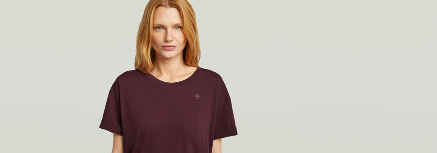 zusammengerolltes freund-t-shirt