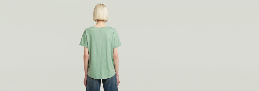 zusammengerolltes freund-t-shirt