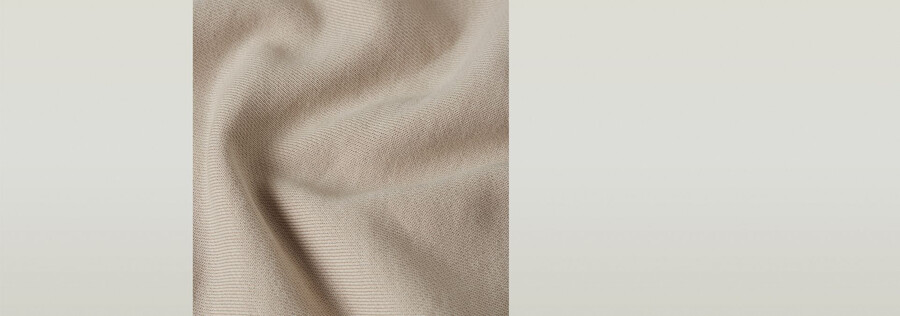 pullover mit überfärbten nahtdetails