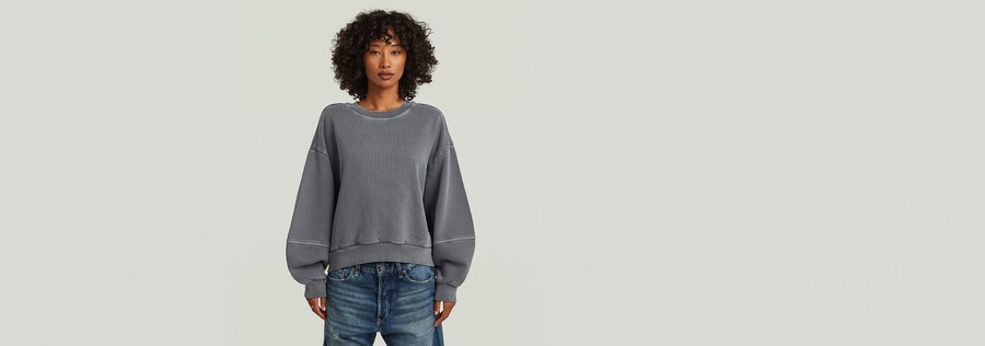 oversize-pullover mit großen Ärmeln und Überfärbung