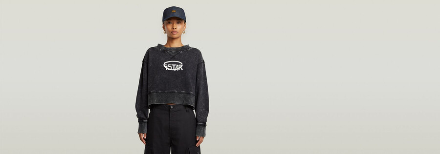 Überfärbter kurzer logo-pullover locker geschnitten