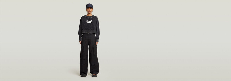 Überfärbter kurzer logo-pullover locker geschnitten