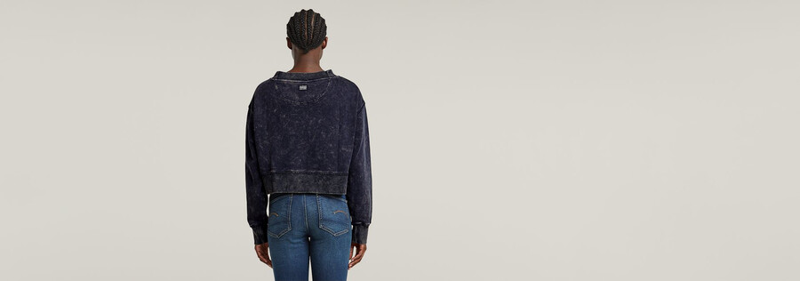 Überfärbter kurzer logo-pullover locker geschnitten
