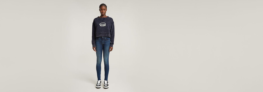 Überfärbter kurzer logo-pullover locker geschnitten
