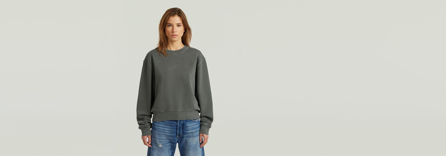 gewaschener lässiger pullover