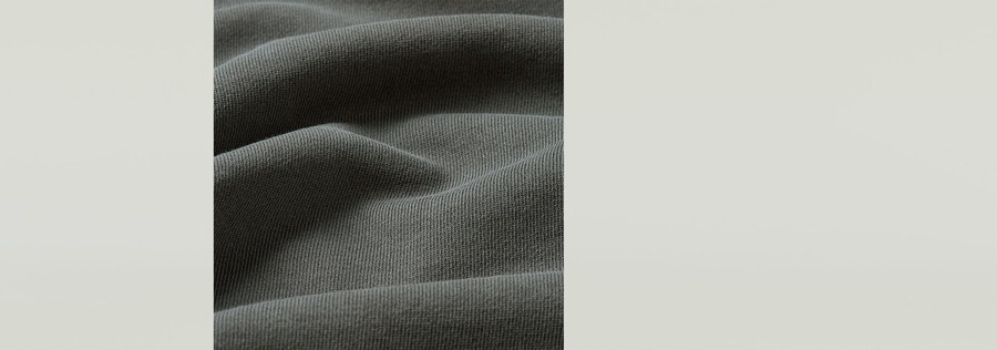 gewaschener lässiger pullover