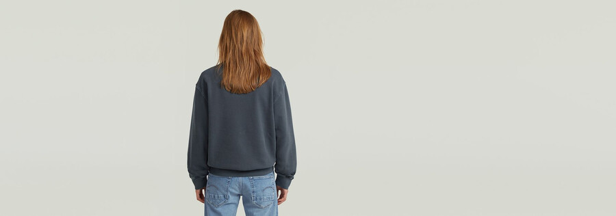 gewaschener lässiger pullover