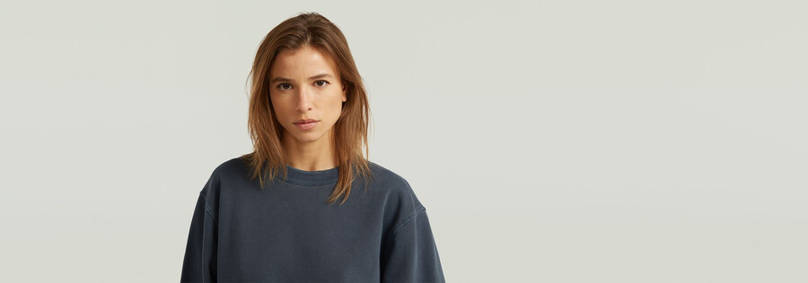 gewaschener lässiger pullover