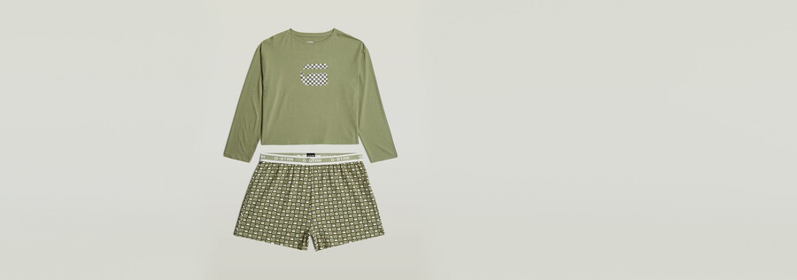 pyjama-set aus t-shirt und shorts