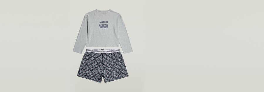 pyjama-set aus t-shirt und shorts