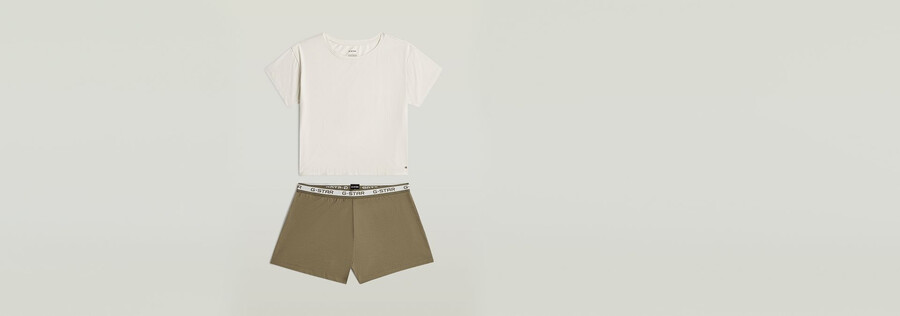 pyjama-set aus t-shirt und shorts