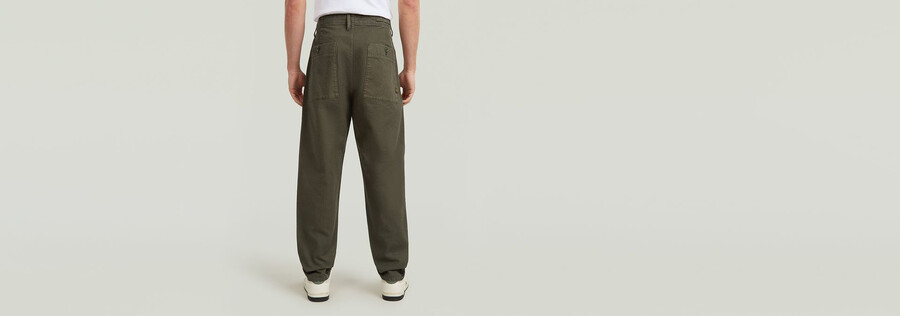plissierte chino locker geschnitten schmal zulaufend