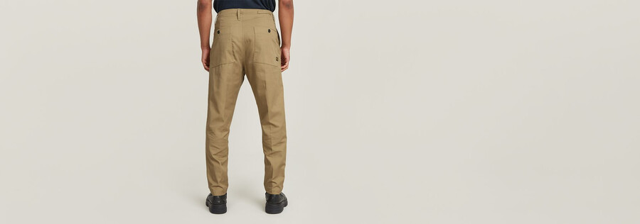 plissierte chino locker geschnitten schmal zulaufend
