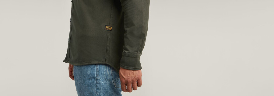 jersey-shirt mit marine-taschen