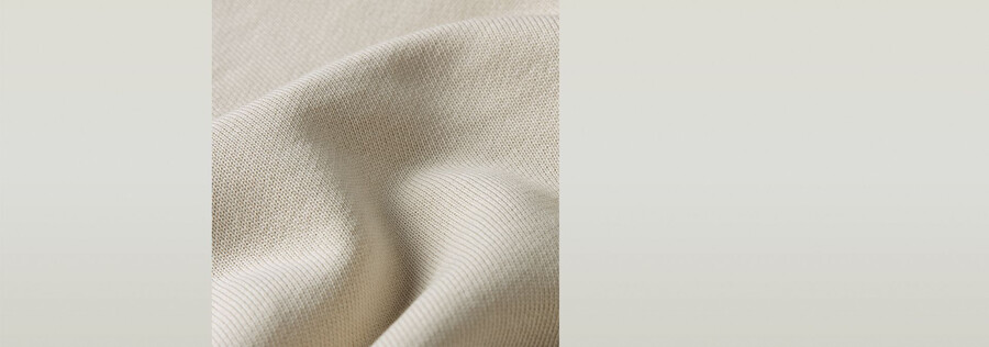 lockerer chenille-pullover mit g-schrift
