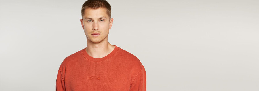 gewaschener lässiger pullover
