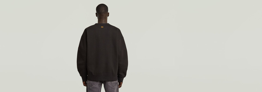 locker geschnittener pullover