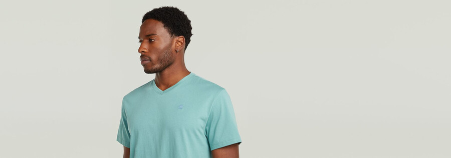 base-s v t-shirt