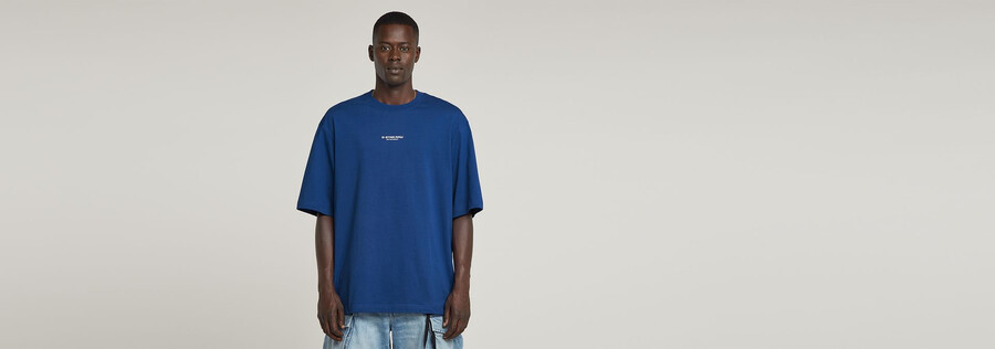 kastenförmiges t-shirt mit mittelschulterausschnitt