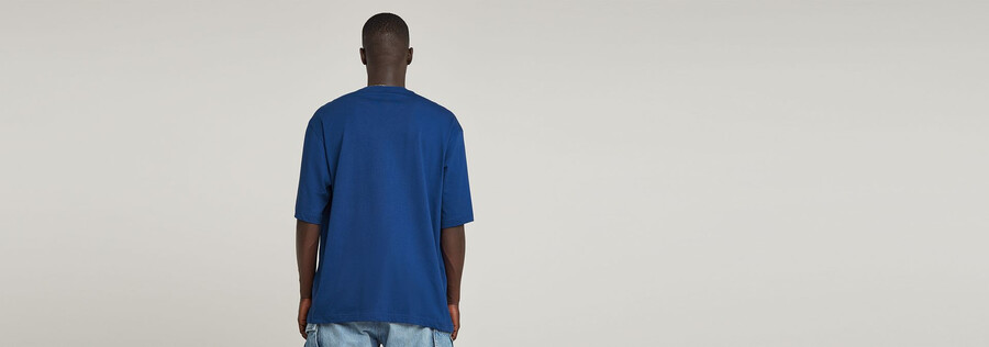 kastenförmiges t-shirt mit mittelschulterausschnitt