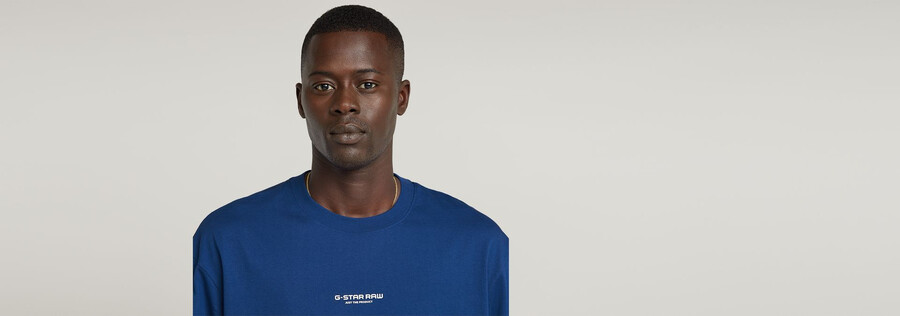 kastenförmiges t-shirt mit mittelschulterausschnitt