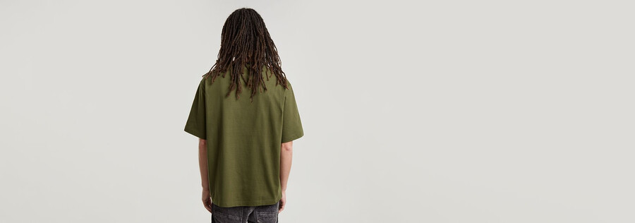 kastenförmiges t-shirt mit mittelschulterausschnitt