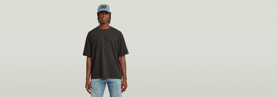 kastenförmiges t-shirt mit überfärbtem brustbereich