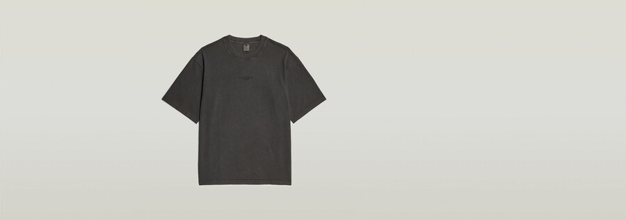 kastenförmiges t-shirt mit überfärbtem brustbereich