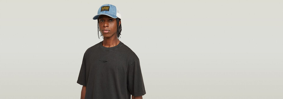 kastenförmiges t-shirt mit überfärbtem brustbereich
