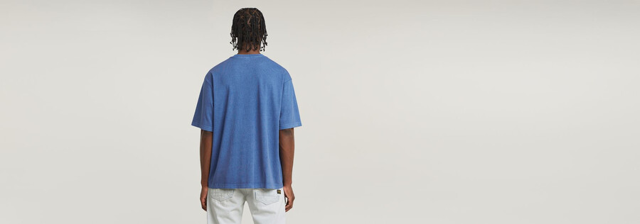 kastenförmiges t-shirt mit überfärbtem brustbereich