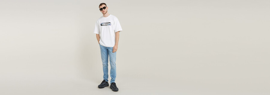 kastenförmiges t-shirt mit farbverlauf und old-school-logo