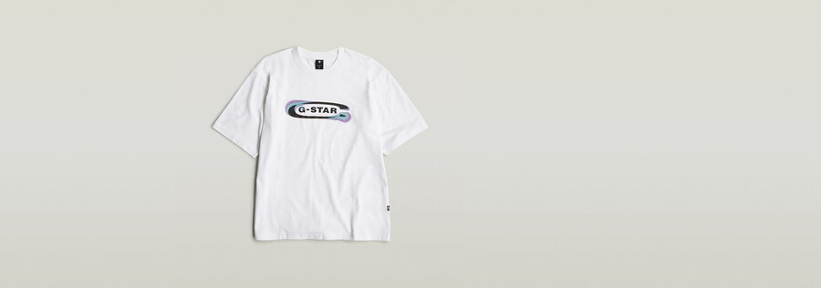 kastenförmiges t-shirt mit farbverlauf und old-school-logo