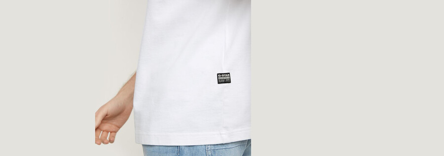 kastenförmiges t-shirt mit farbverlauf und old-school-logo