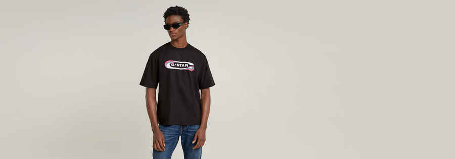 kastenförmiges t-shirt mit farbverlauf und old-school-logo