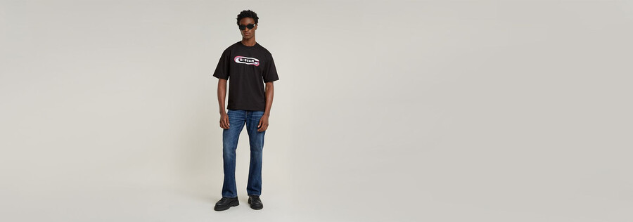 kastenförmiges t-shirt mit farbverlauf und old-school-logo