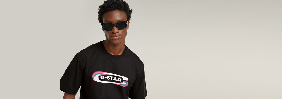 kastenförmiges t-shirt mit farbverlauf und old-school-logo