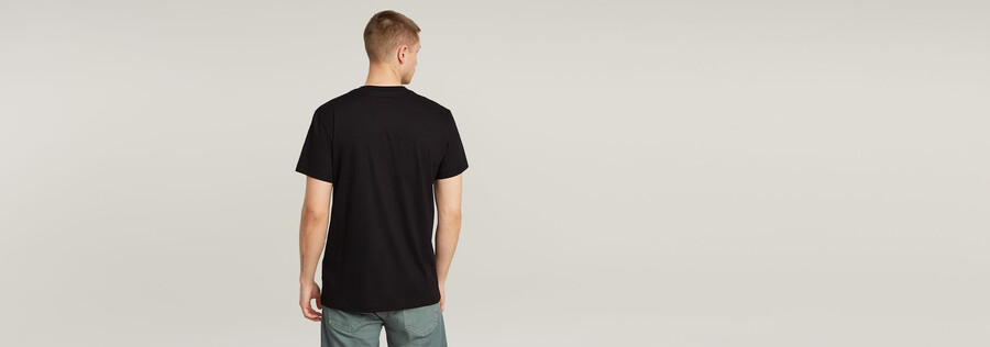 t-shirt mit text auf der brust