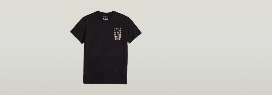 t-shirt mit text auf der brust