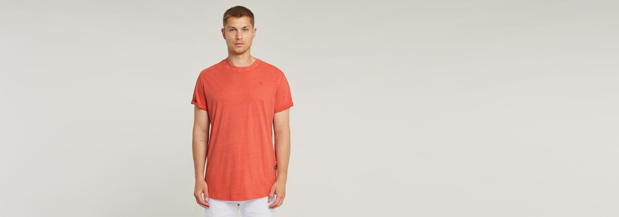 t-shirt mit text auf der rückseite grafik und überfärbten wimpern
