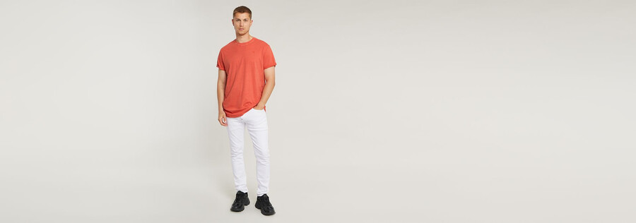 t-shirt mit text auf der rückseite grafik und überfärbten wimpern