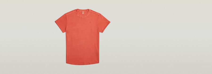 t-shirt mit text auf der rückseite grafik und überfärbten wimpern