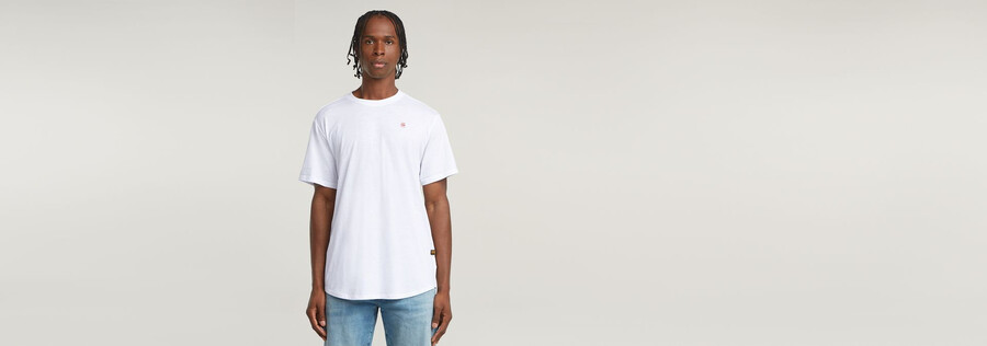 t-shirt mit grafik auf dem rücken