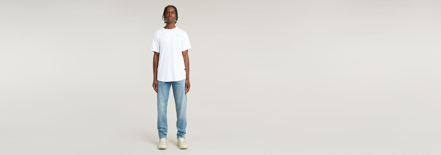 t-shirt mit grafik auf dem rücken